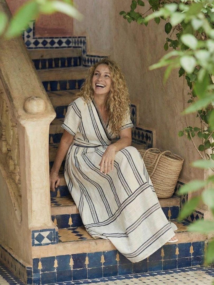 Thalassa | Vestido Midi Envoltório de Manga Curta com Decote em V